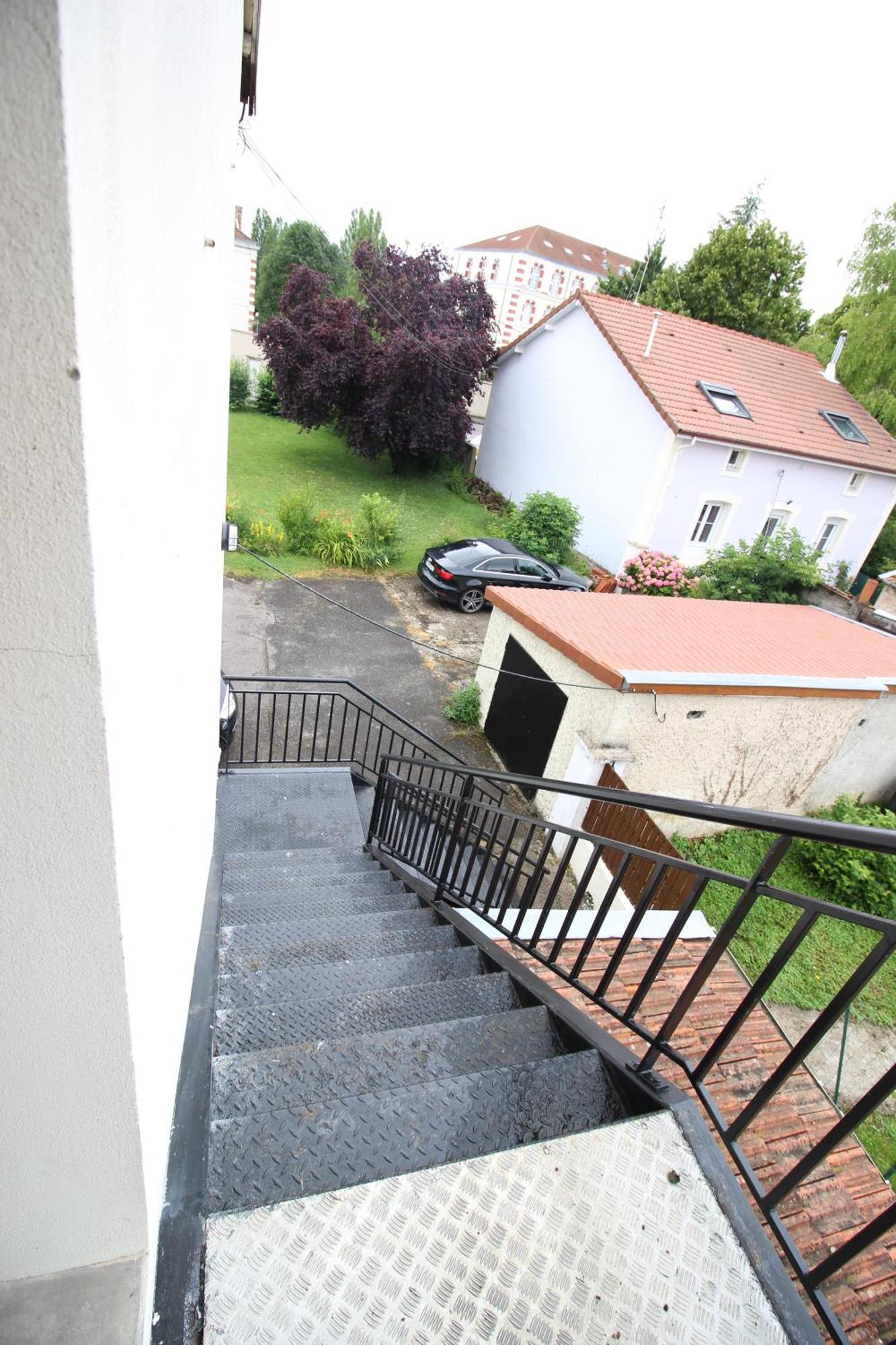 3 Chambres - Tres Grand Jardin Privee - Terrasse Privee - Garage Velo Et Moto - Parking Voiture Privee Dans La Propriete - Gere Par Presta-Zen'Services Thierville-sur-Meuse Eksteriør billede