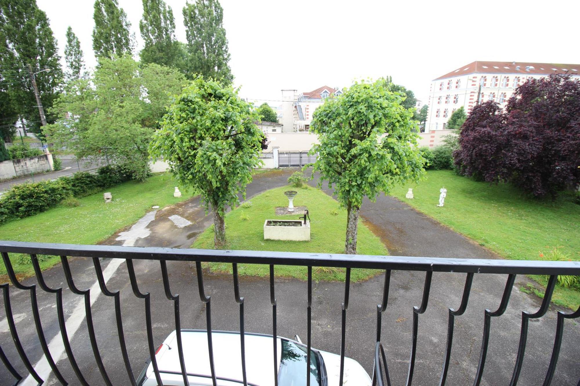 3 Chambres - Tres Grand Jardin Privee - Terrasse Privee - Garage Velo Et Moto - Parking Voiture Privee Dans La Propriete - Gere Par Presta-Zen'Services Thierville-sur-Meuse Eksteriør billede