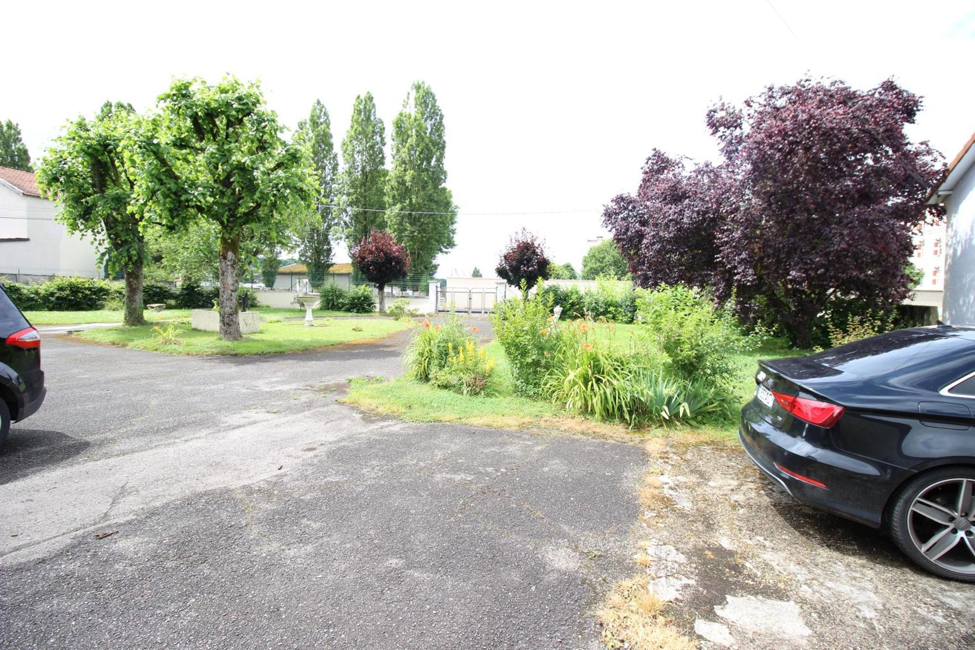 3 Chambres - Tres Grand Jardin Privee - Terrasse Privee - Garage Velo Et Moto - Parking Voiture Privee Dans La Propriete - Gere Par Presta-Zen'Services Thierville-sur-Meuse Eksteriør billede