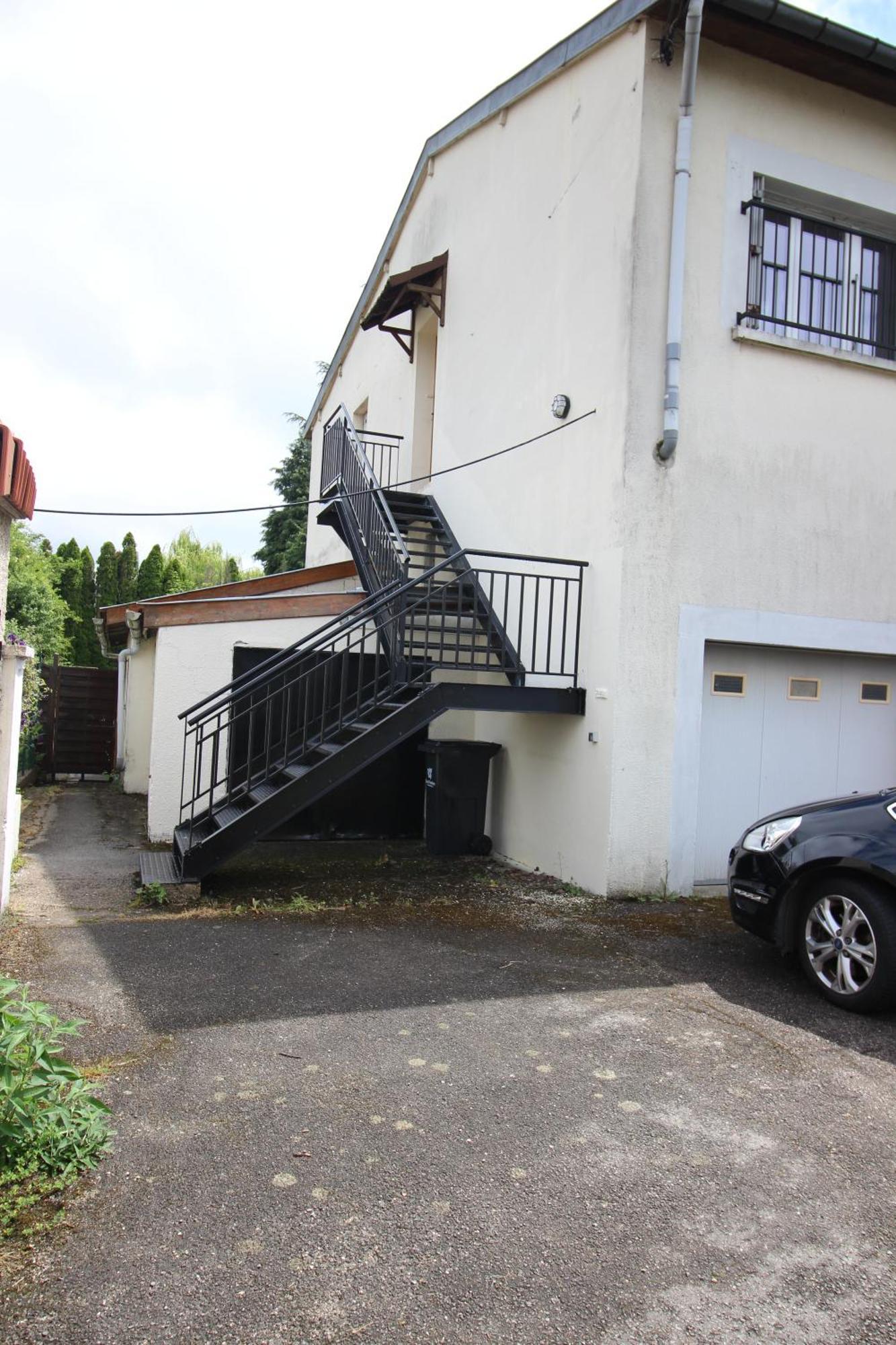 3 Chambres - Tres Grand Jardin Privee - Terrasse Privee - Garage Velo Et Moto - Parking Voiture Privee Dans La Propriete - Gere Par Presta-Zen'Services Thierville-sur-Meuse Eksteriør billede