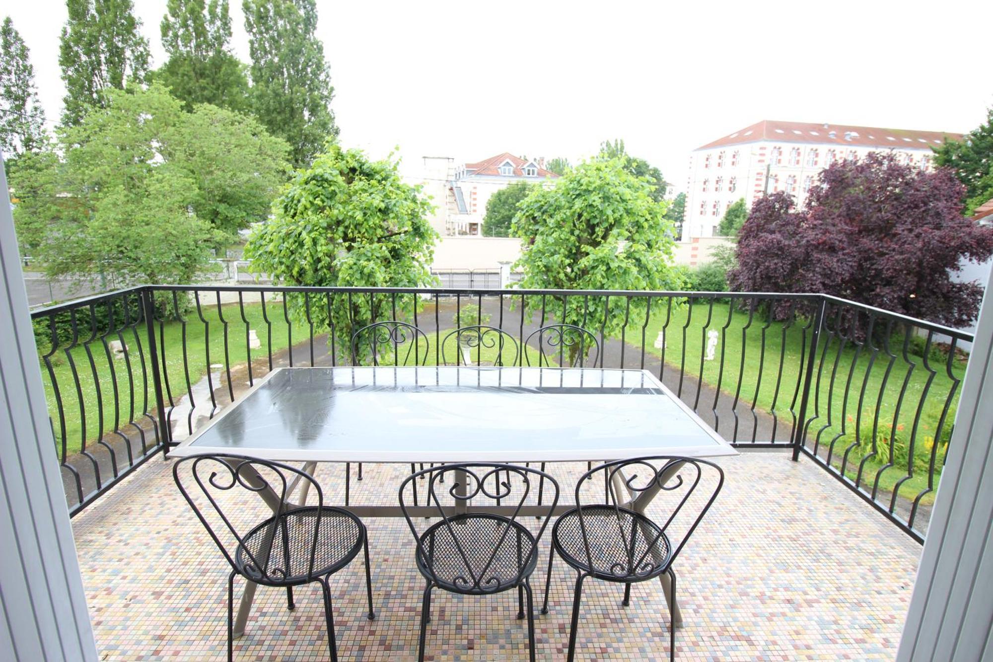 3 Chambres - Tres Grand Jardin Privee - Terrasse Privee - Garage Velo Et Moto - Parking Voiture Privee Dans La Propriete - Gere Par Presta-Zen'Services Thierville-sur-Meuse Eksteriør billede
