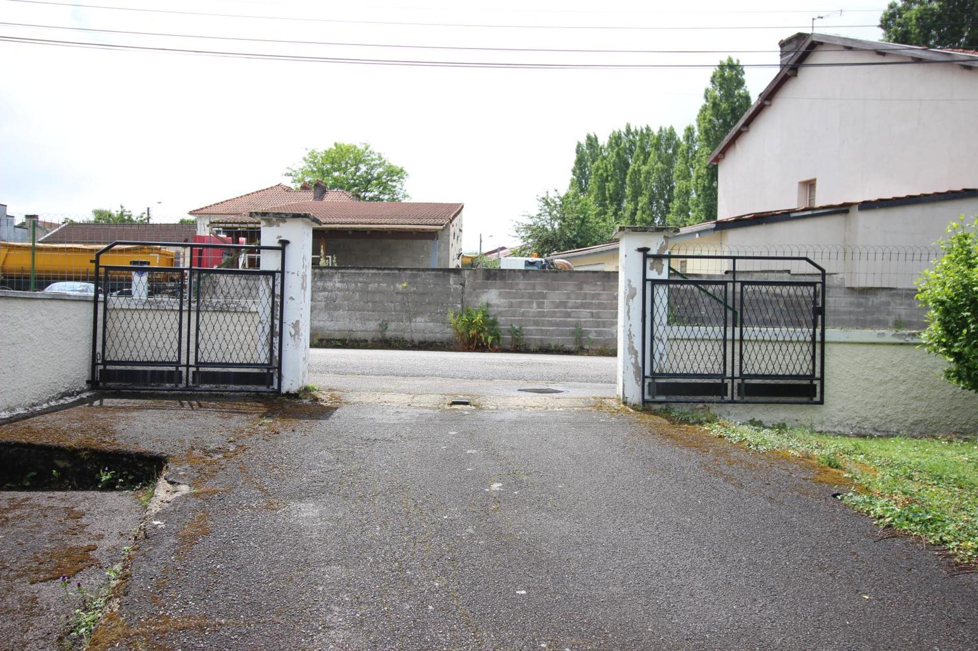 3 Chambres - Tres Grand Jardin Privee - Terrasse Privee - Garage Velo Et Moto - Parking Voiture Privee Dans La Propriete - Gere Par Presta-Zen'Services Thierville-sur-Meuse Eksteriør billede